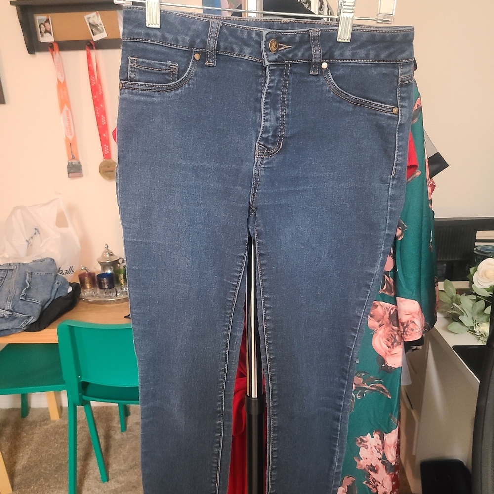 d. Jeans skinny jeans